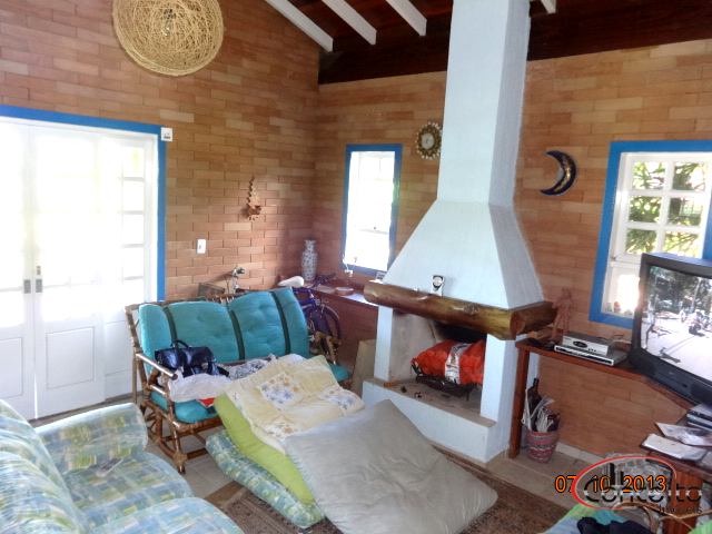 Ótima casa com 3 dormitórios em condomínio fechado!