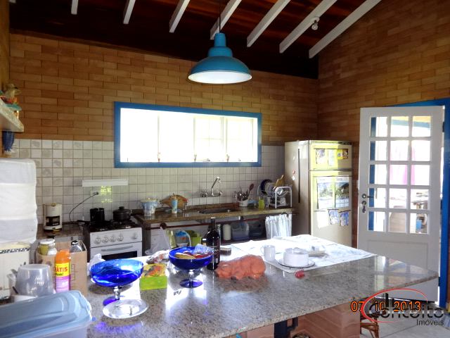 Ótima casa com 3 dormitórios em condomínio fechado!