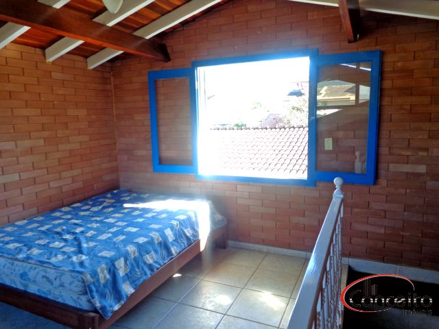 Ótima casa com 3 dormitórios em condomínio fechado!
