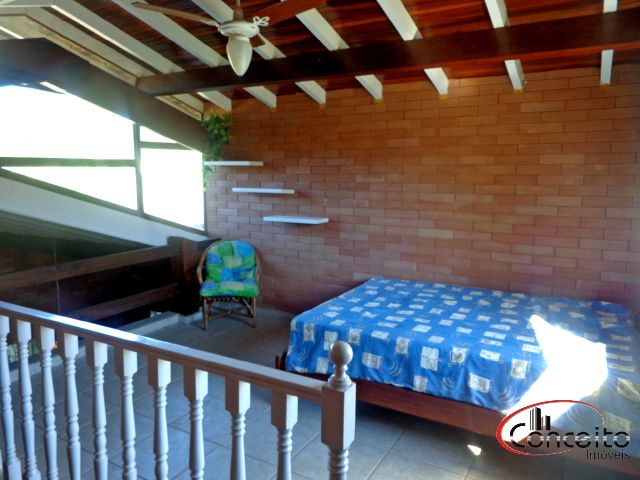 Ótima casa com 3 dormitórios em condomínio fechado!