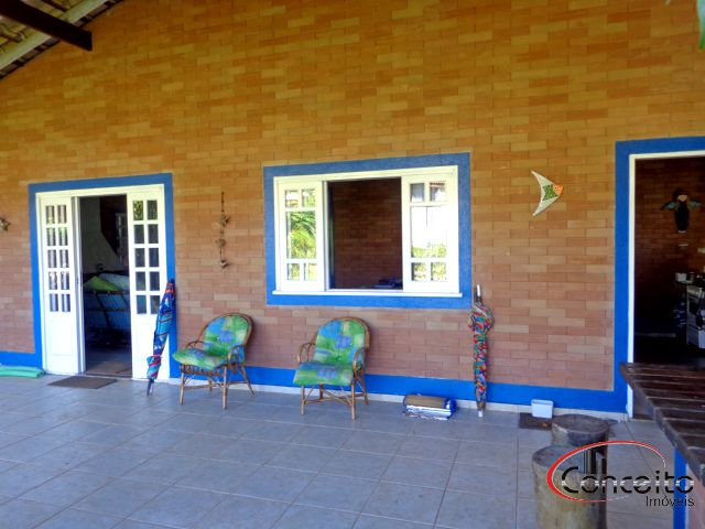 Ótima casa com 3 dormitórios em condomínio fechado!