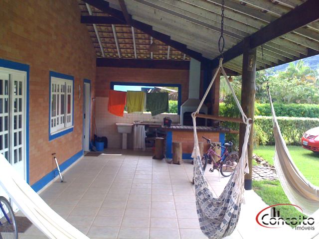 Ótima casa com 3 dormitórios em condomínio fechado!