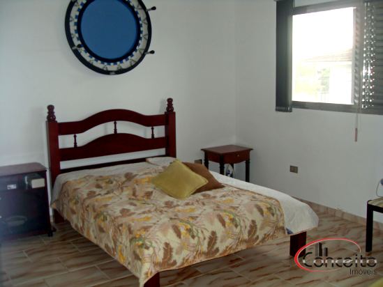 Casa com ponto comercial na área central de Ubatuba!