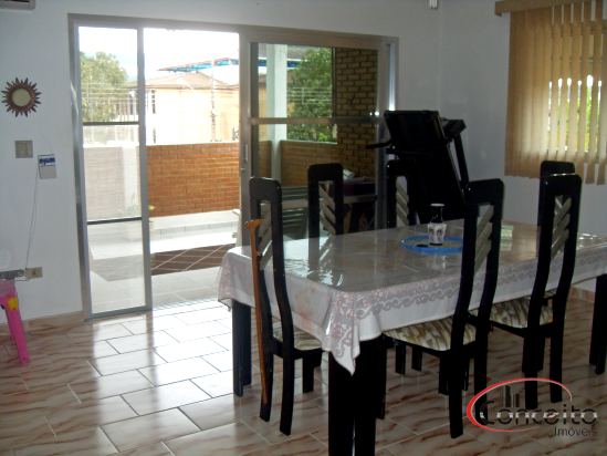 Casa com ponto comercial na área central de Ubatuba!
