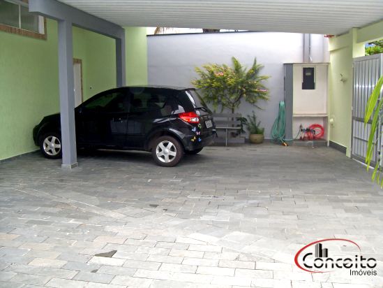 Casa com ponto comercial na área central de Ubatuba!