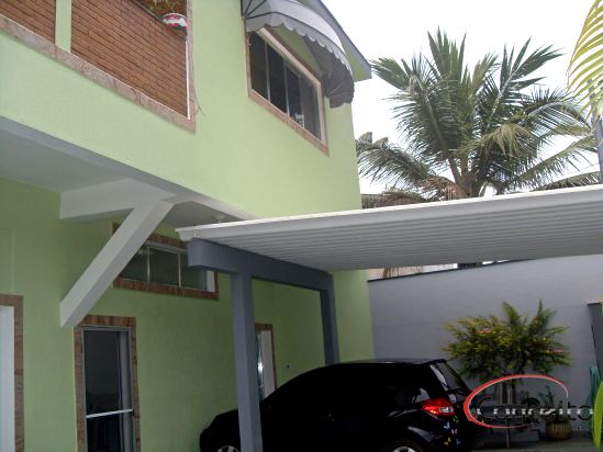 Casa com ponto comercial na área central de Ubatuba!