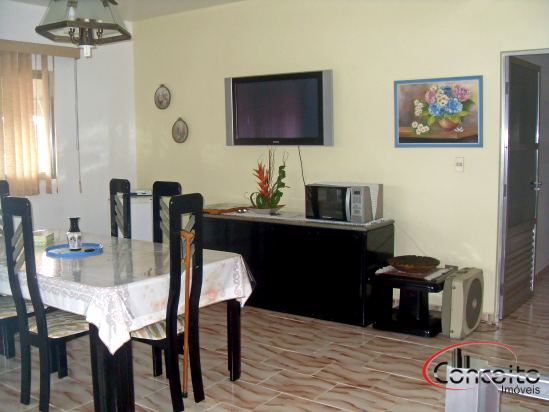 Casa com ponto comercial na área central de Ubatuba!