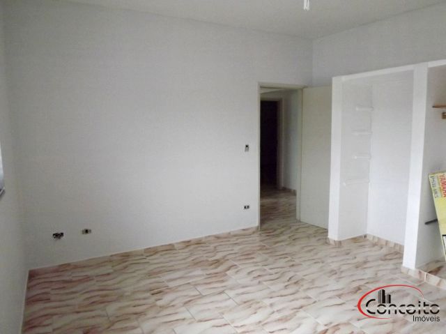 Casa com ponto comercial na área central de Ubatuba!